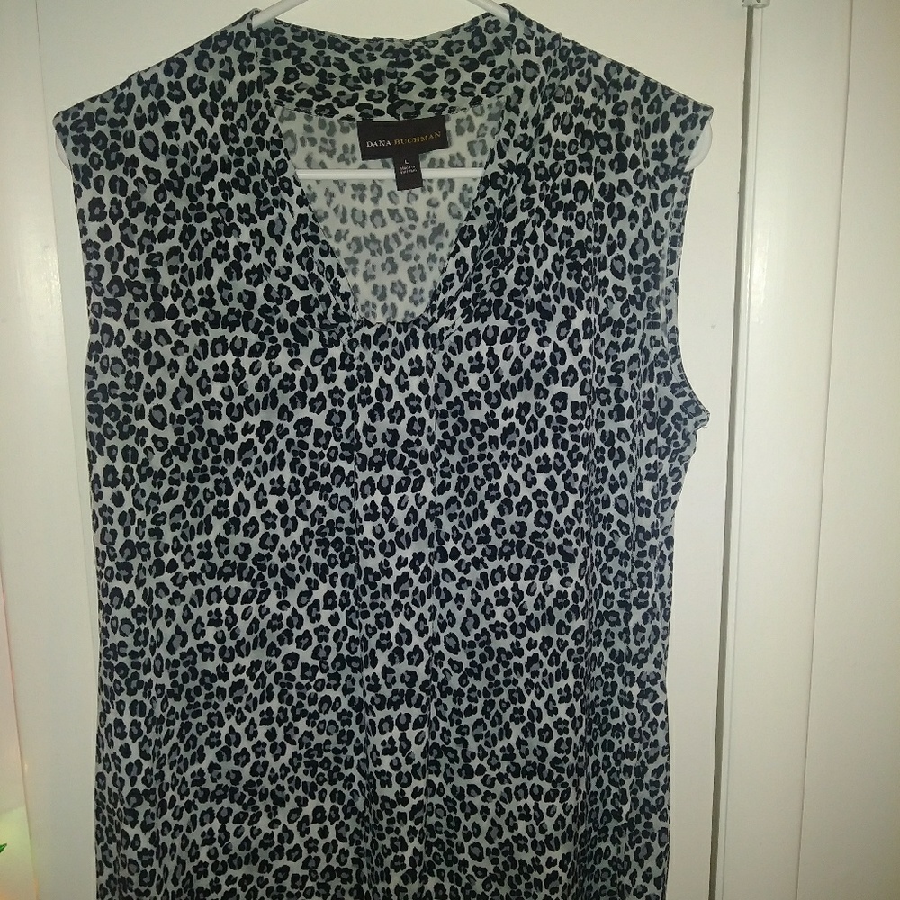Dana Buchman Leopard sleevless top